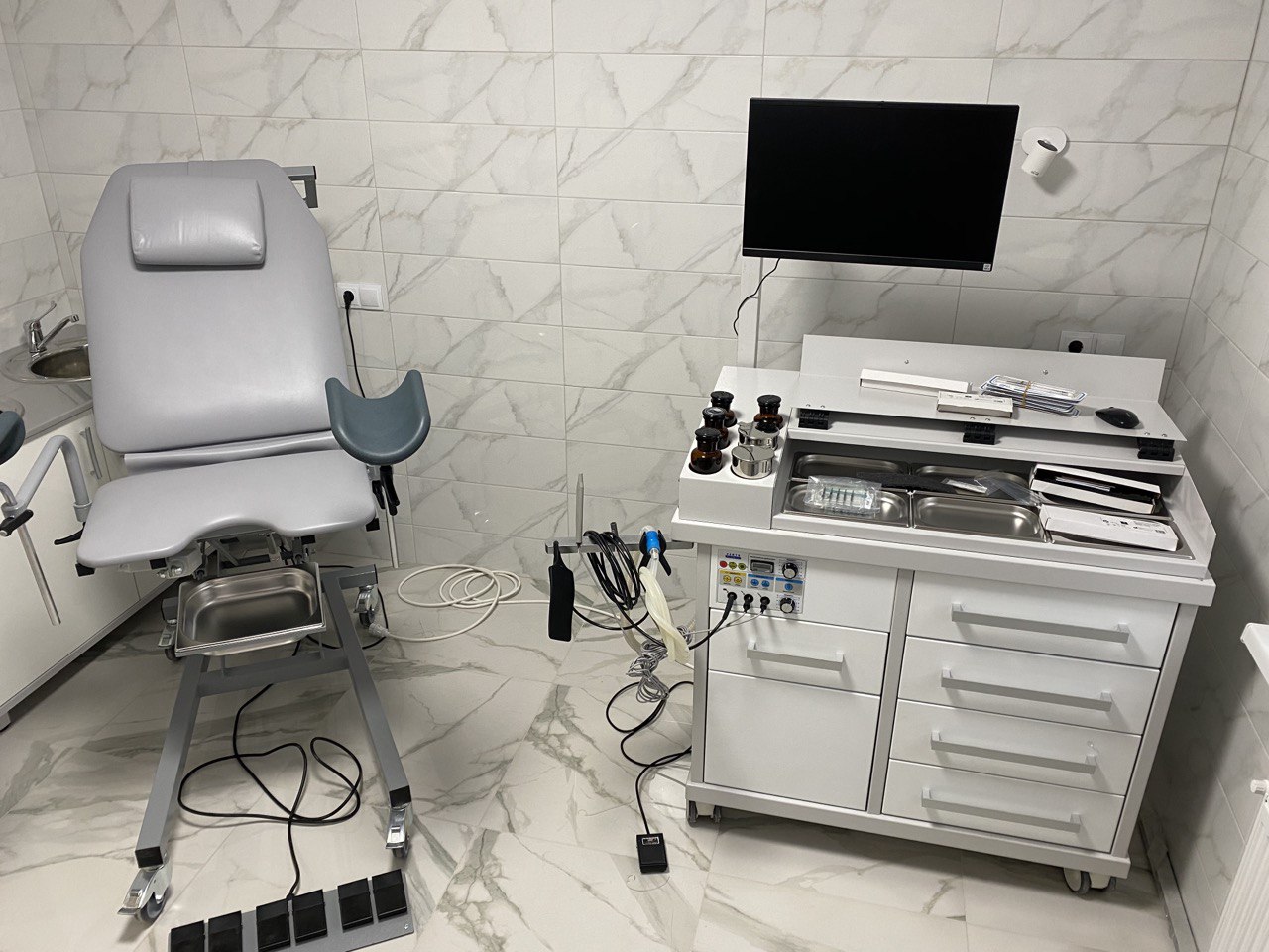 Стол гинекологический для осмотра терапевтических процедур механический с осветительной лампой
